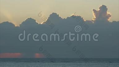 日落时分的多云地平线卡迪斯西班牙
